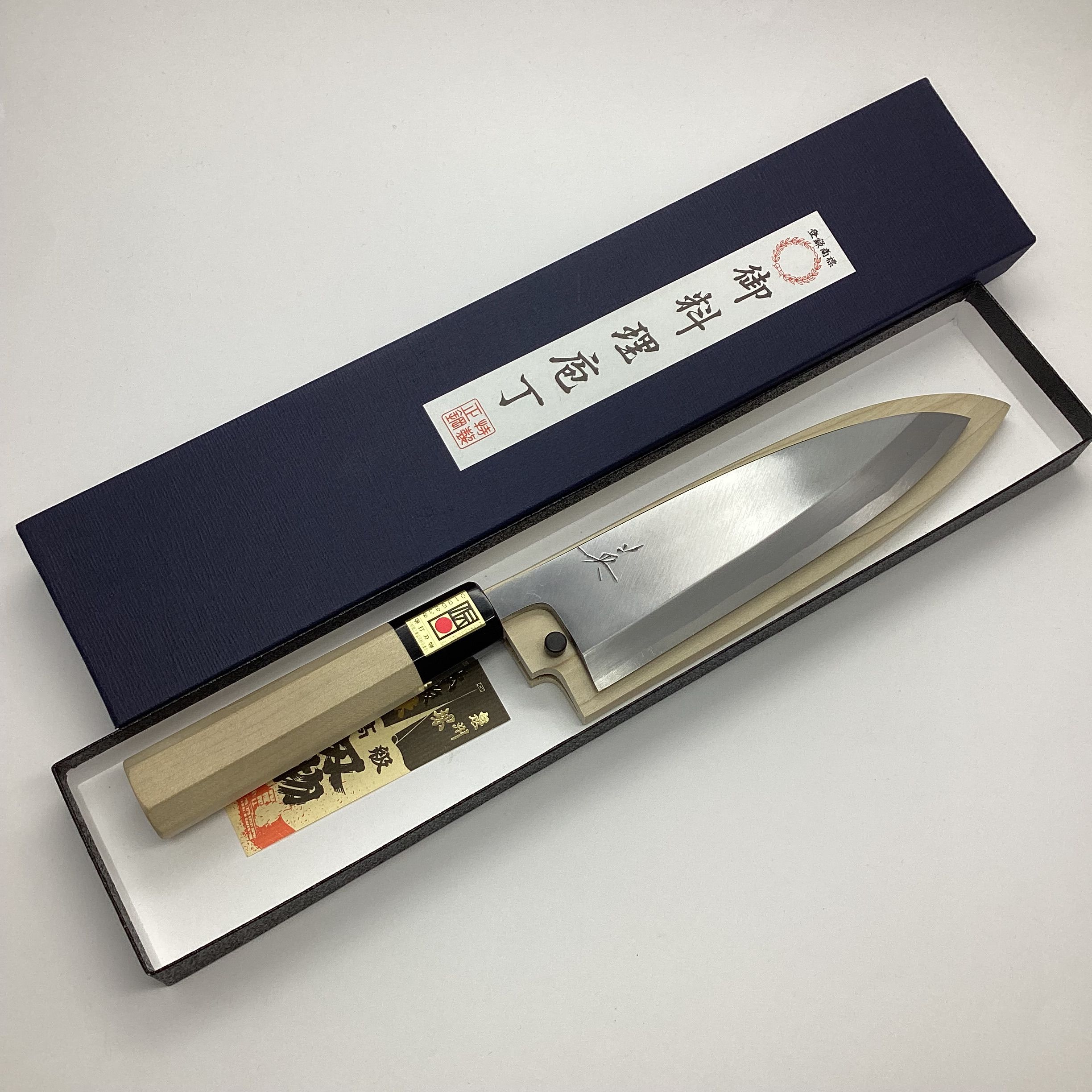 山本刃剣】54 英 出刃 180mm 青一 朴水牛柄 サヤ付き｜堺伝匠館