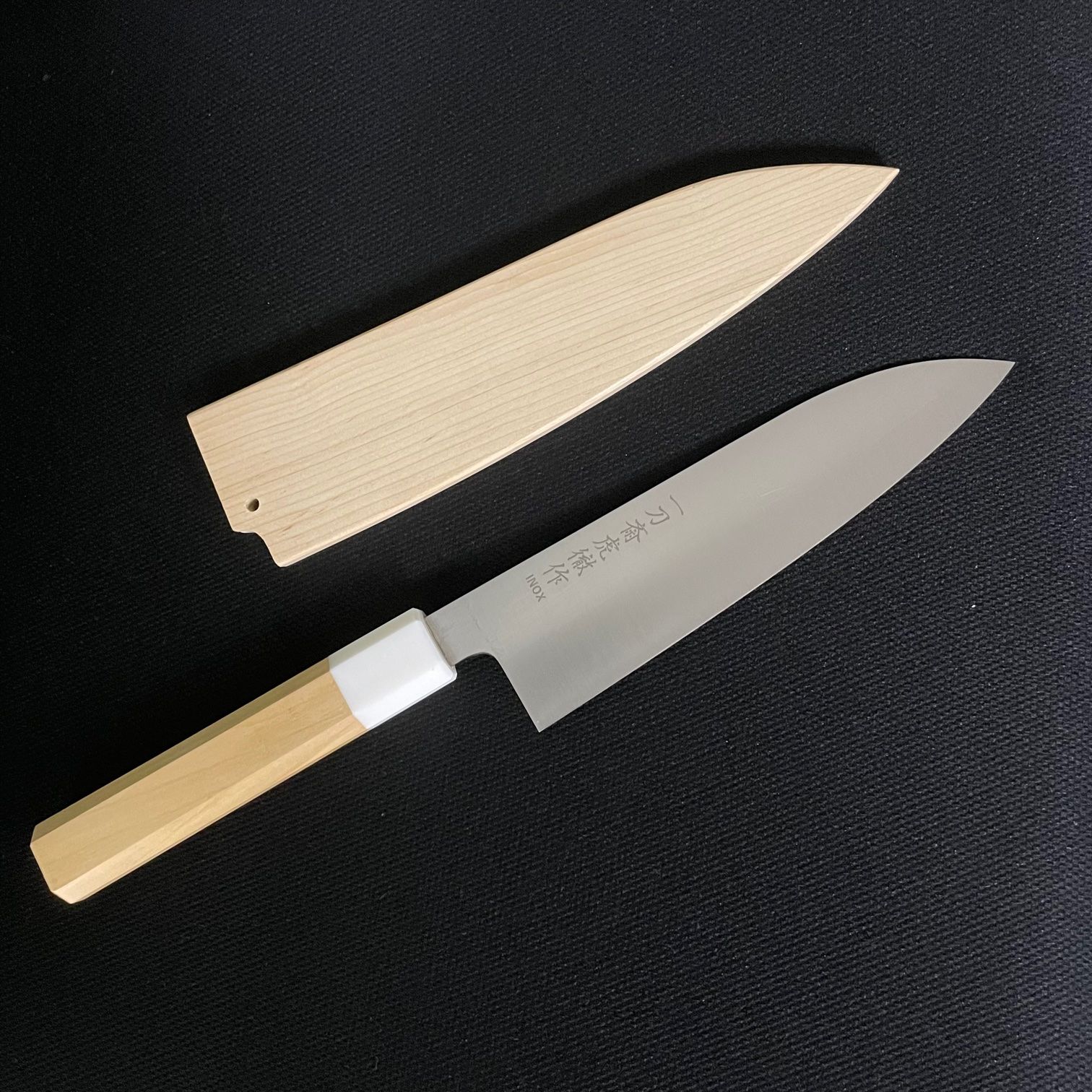 sakai kitchen〈堺キッチン〉【高橋楠】一刀齋虎徹 INOX和三徳 青森 sakai kitchen〈堺キッチン〉【高橋楠】一刀齋虎徹 INOX和三徳 青森